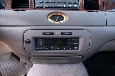 Lot 9 - 2002 Lincoln Town Car