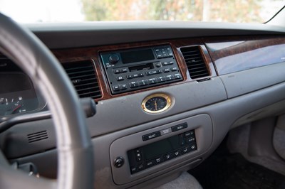 Lot 9 - 2002 Lincoln Town Car
