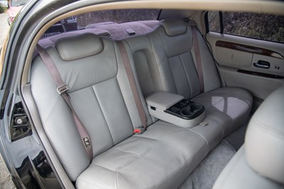 Lot 9 - 2002 Lincoln Town Car