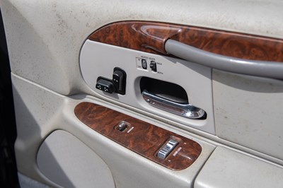 Lot 9 - 2002 Lincoln Town Car