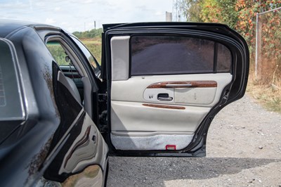 Lot 9 - 2002 Lincoln Town Car