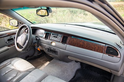 Lot 9 - 2002 Lincoln Town Car