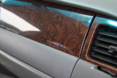 Lot 9 - 2002 Lincoln Town Car