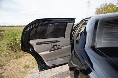 Lot 9 - 2002 Lincoln Town Car