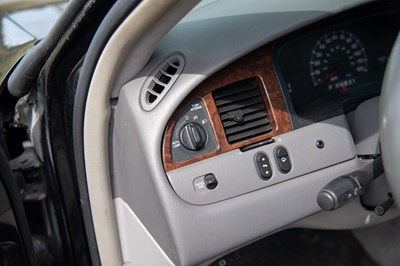 Lot 9 - 2002 Lincoln Town Car