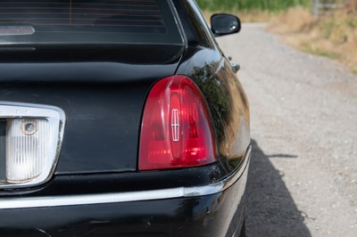 Lot 9 - 2002 Lincoln Town Car