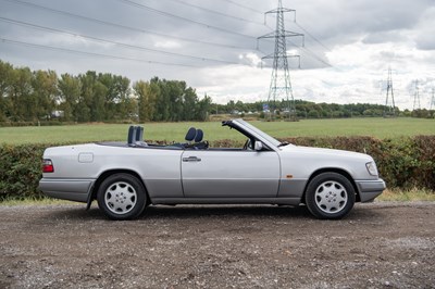 Lot 29 - 1993 Mercedes-Benz E320 Cabriolet