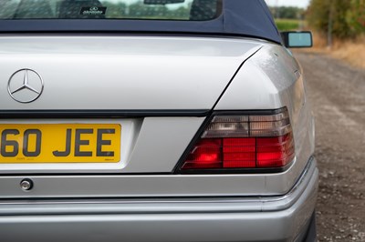 Lot 29 - 1993 Mercedes-Benz E320 Cabriolet