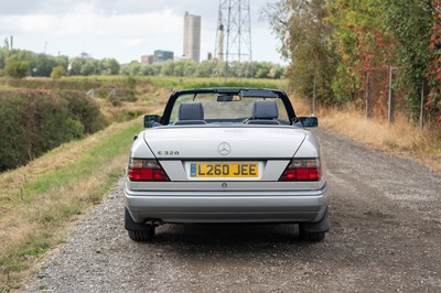 Lot 29 - 1993 Mercedes-Benz E320 Cabriolet