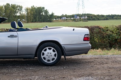 Lot 29 - 1993 Mercedes-Benz E320 Cabriolet