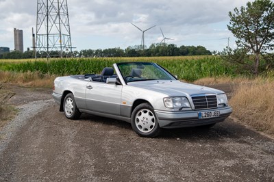 Lot 29 - 1993 Mercedes-Benz E320 Cabriolet