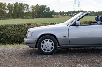 Lot 29 - 1993 Mercedes-Benz E320 Cabriolet