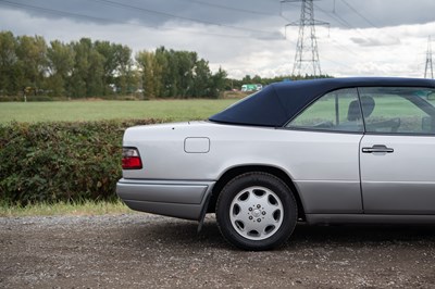 Lot 29 - 1993 Mercedes-Benz E320 Cabriolet