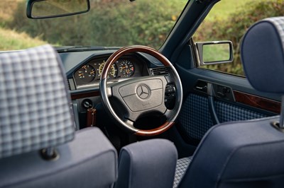 Lot 29 - 1993 Mercedes-Benz E320 Cabriolet