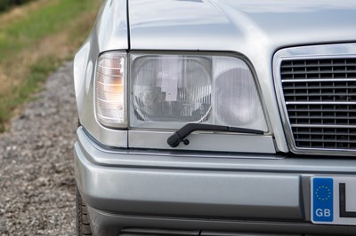 Lot 29 - 1993 Mercedes-Benz E320 Cabriolet
