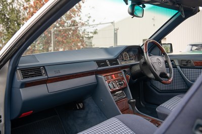 Lot 29 - 1993 Mercedes-Benz E320 Cabriolet