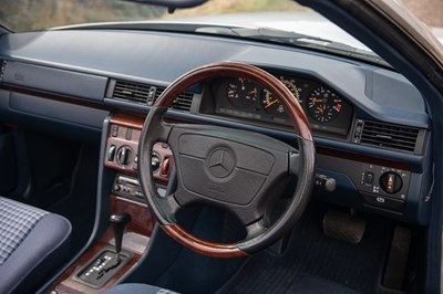 Lot 29 - 1993 Mercedes-Benz E320 Cabriolet