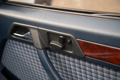 Lot 29 - 1993 Mercedes-Benz E320 Cabriolet