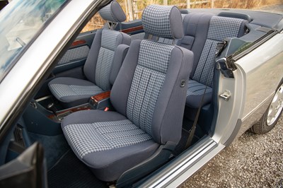 Lot 29 - 1993 Mercedes-Benz E320 Cabriolet