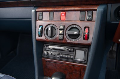 Lot 29 - 1993 Mercedes-Benz E320 Cabriolet