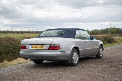 Lot 29 - 1993 Mercedes-Benz E320 Cabriolet