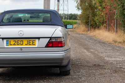 Lot 29 - 1993 Mercedes-Benz E320 Cabriolet