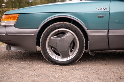 Lot 1991 Saab 900 Turbo