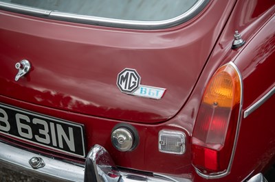 Lot 30 - 1974 MG B GT