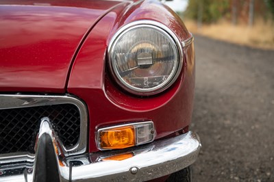 Lot 30 - 1974 MG B GT