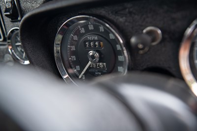 Lot 30 - 1974 MG B GT