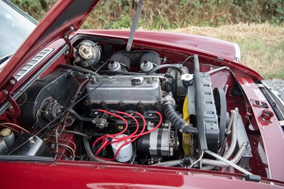 Lot 30 - 1974 MG B GT