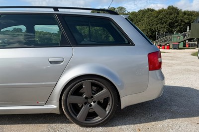 Lot 51 - 2004 Audi RS6 Avant Plus