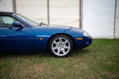 Lot 55 - 2002 Jaguar XK8 Convertible