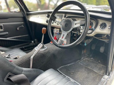Lot 58 - 1971 MGB GT