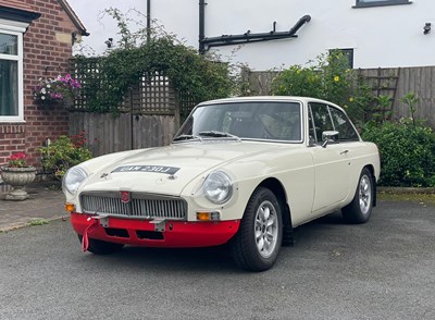 Lot 58 - 1971 MGB GT