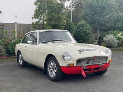 Lot 58 - 1971 MGB GT