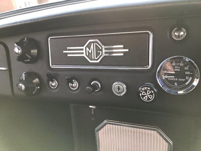 Lot 124 - 1968 MGC Roadster