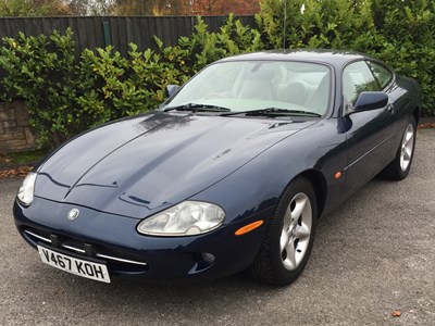 Lot 40 - 1999 Jaguar XK8