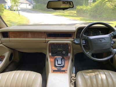 Lot 9 - 1991 Jaguar XJ12
