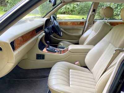 Lot 9 - 1991 Jaguar XJ12