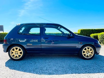 Lot 43 - 1994 Renault Clio Williams