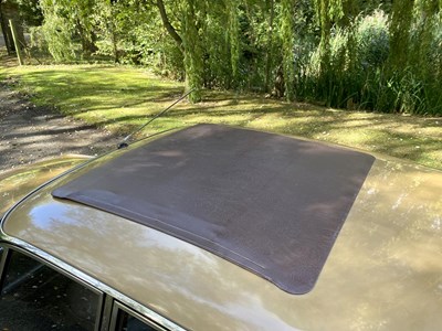 Lot 73 - 1970 Rover 2000
