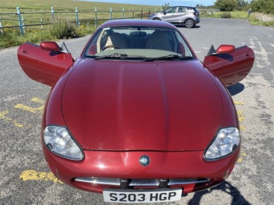 Lot 85 - 1999 Jaguar XK8 4.0