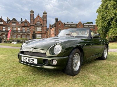 Lot 26 - 1995 MG RV8