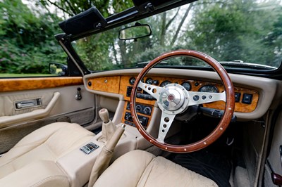 Lot 45 - 1995 MG RV8