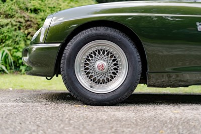 Lot 45 - 1995 MG RV8