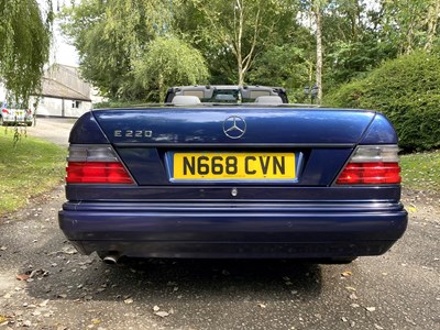 Lot 34 - 1995 Mercedes-Benz E220 Cabriolet