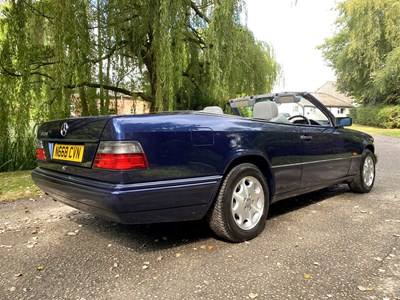 Lot 34 - 1995 Mercedes-Benz E220 Cabriolet