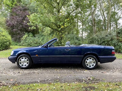 Lot 34 - 1995 Mercedes-Benz E220 Cabriolet