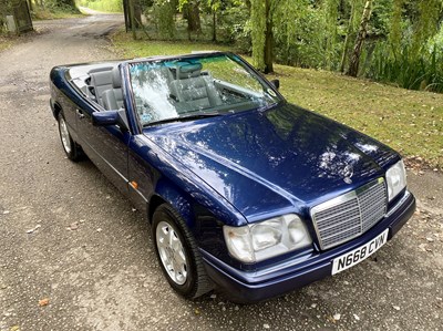Lot 34 - 1995 Mercedes-Benz E220 Cabriolet